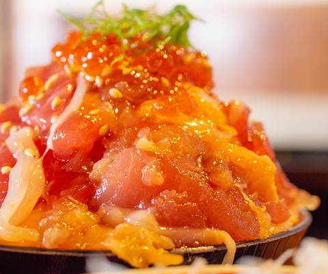 デカ盛り海鮮丼